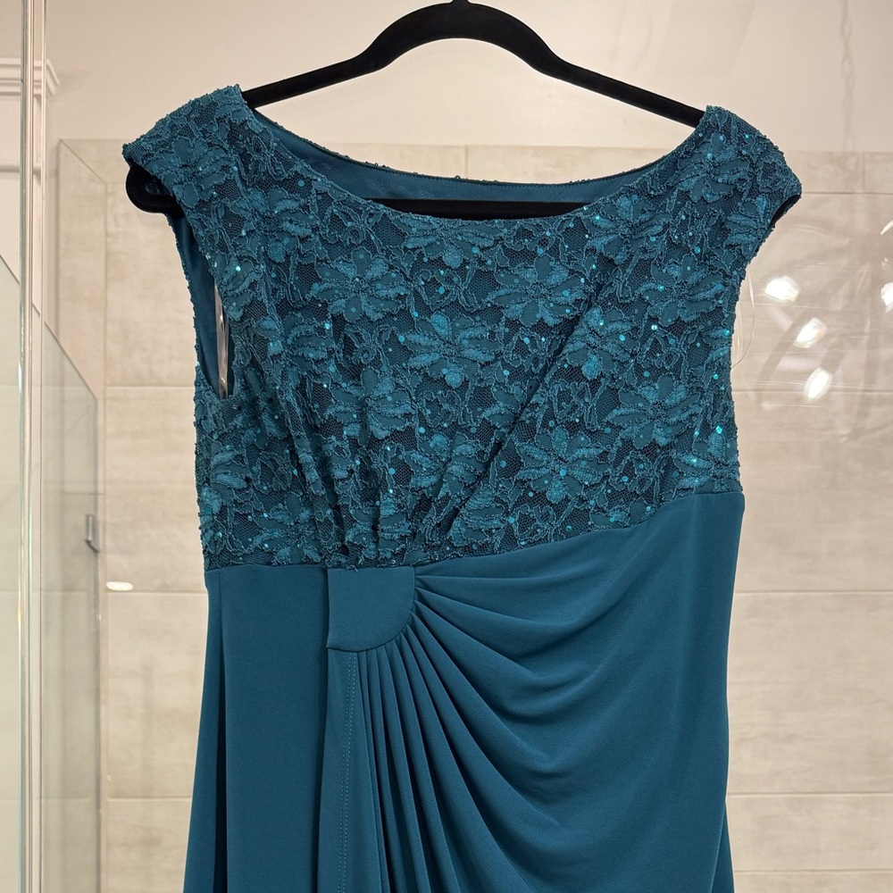 Size 8 knee length sequined teal cocktail dress.